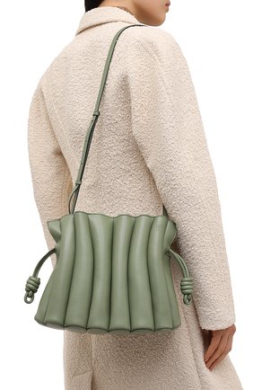Женская сумка flamenco LOEWE зеленого цвета по цене 226500 руб., арт. A411FC4X01 | Фото 5 Женская сумка flamenco LOEWE зеленого цвета, арт. A411FC4X01 | Фото 5 (Сумки-технические: Сумки через плечо; Размер: medium; Материал: Натуральная кожа; Ремень/цепочка: На ремешке)