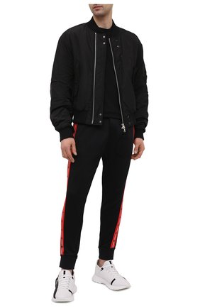 Мужские джоггеры DSQUARED2 черного цвета по цене 36950 руб., арт. S74KB0505/S25497 | Фото 2 Мужские джоггеры DSQUARED2 черного цвета, арт. S74KB0505/S25497 | Фото 2 (Материал внешний: Синтетический материал, Хлопок; Длина (брюки, джинсы): Стандартные; Силуэт М (брюки): Джоггеры; Стили: Спорт-шик; Мужское Кросс-КТ: Брюки-трикотаж)