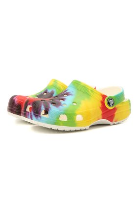 Детские сабо classic tie dye CROCS разноцветного цвета по цене 2600 руб., арт. 205451-90H | Фото 1 Детские сабо classic tie dye CROCS разноцветного цвета, арт. 205451-90H | Фото 1 (Материал внешний: Экокожа)