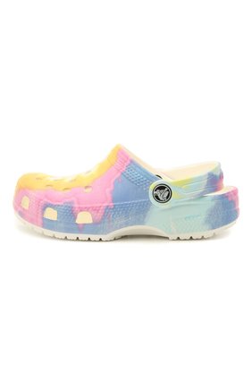 Детские сабо classic tie dye CROCS разноцветного цвета по цене 2600 руб., арт. 205451-94S | Фото 2 Детские сабо classic tie dye CROCS разноцветного цвета, арт. 205451-94S | Фото 2 (Материал внешний: Экокожа)