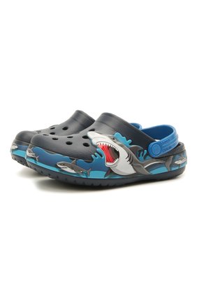 Детские сабо shark lights CROCS черного цвета по цене 3800 руб., арт. 207070-410 | Фото 1 Детские сабо shark lights CROCS черного цвета, арт. 207070-410 | Фото 1
