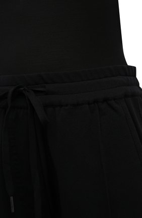 Женские брюки TOM FORD черного цвета, арт. PAK041-YAX283 | Фото 5 (Силуэт Ж (брюки и джинсы): Широкие; Материал внешний: Шелк, Синтетический материал; Длина (брюки, джинсы): Стандартные; Женское Кросс-КТ: Брюки-одежда; Региональные ограничения белый список (Axapta Mercury): RU; Стили: Спорт-шик)