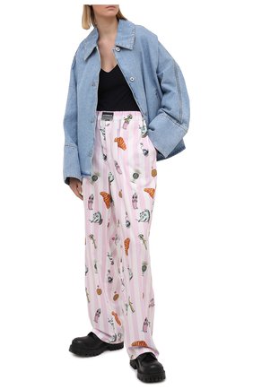 Женские хлопковые брюки VETEMENTS розового цвета по цене 62200 руб., арт. UE51PA400P 2603/W | Фото 2 Женские хлопковые брюки VETEMENTS розового цвета, арт. UE51PA400P 2603/W | Фото 2