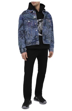 Мужская джинсовая куртка VETEMENTS синего цвета по цене 164500 руб., арт. UE51JA940B 2803/M | Фото 2 Мужская джинсовая куртка VETEMENTS синего цвета, арт. UE51JA940B 2803/M | Фото 2 (Длина (верхняя одежда): Короткие; Стили: Гранж; Кросс-КТ: Куртка, Деним; Материал внешний: Хлопок; Рукава: Длинные)