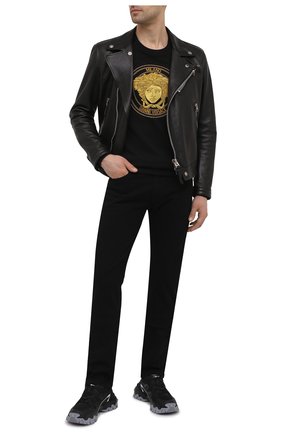 Мужские джинсы VERSACE черного цвета, арт. A81832/1F01113 | Фото 2 (Длина (брюки, джинсы): Стандартные; Материал внешний: Хлопок, Деним; Кросс-КТ: Деним; Стили: Кэжуэл; Силуэт М (брюки): Прямые)