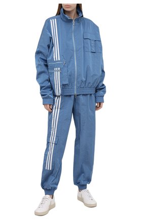 Женская олимпийка nylon adidas x ivy park ADIDAS ORIGINALS голубого цвета по цене 11999 руб., арт. H33303 | Фото 2 Женская олимпийка nylon adidas x ivy park ADIDAS ORIGINALS голубого цвета, арт. H33303 | Фото 2