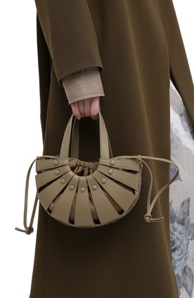 Женская сумка shell small BOTTEGA VENETA светло-коричневого цвета по цене 175000 руб., арт. 651819/VMAUH | Фото 2 Женская сумка shell small BOTTEGA VENETA светло-коричневого цвета, арт. 651819/VMAUH | Фото 2