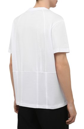 Мужская хлопковая футболка VERSACE белого цвета, арт. A86893/A228806 | Фото 4 (Рукава: Короткие; Длина (для топов): Стандартные; Принт: С принтом; Материал внешний: Хлопок; Стили: Кэжуэл)