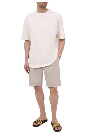 Мужские кожаные шлепанцы VERSACE желтого цвета по цене 33550 руб., арт. DSU6210/D59VG | Фото 2 Мужские кожаные шлепанцы VERSACE желтого цвета, арт. DSU6210/D59VG | Фото 2