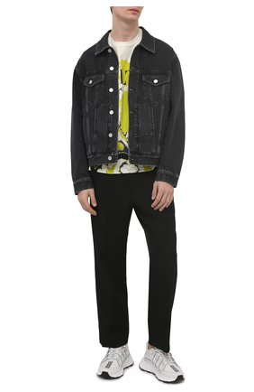Мужская хлопковая футболка VALENTINO желтого цвета по цене 67450 руб., арт. VV3MG09P7B6 | Фото 2 Мужская хлопковая футболка VALENTINO желтого цвета, арт. VV3MG09P7B6 | Фото 2 (Материал внешний: Хлопок; Длина (для топов): Стандартные; Рукава: Короткие; Принт: С принтом; Стили: Кэжуэл; Региональные ограничения белый список (Axapta Mercury): RU)