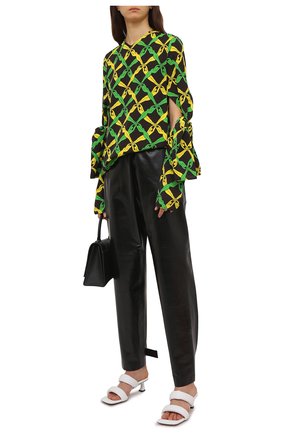 Женская блузка из вискозы BOTTEGA VENETA разноцветного цвета по цене 155000 руб., арт. 651003/V0G60 | Фото 2 Женская блузка из вискозы BOTTEGA VENETA разноцветного цвета, арт. 651003/V0G60 | Фото 2 (Принт: С принтом; Материал внешний: Вискоза; Длина (для топов): Удлиненные; Рукава: Длинные; Женское Кросс-КТ: Блуза-одежда; Стили: Романтичный; Региональные ограничения белый список (Axapta Mercury): RU)