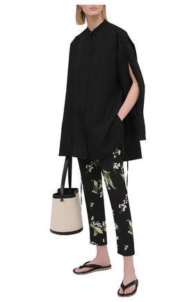 Женские шелковые брюки REDVALENTINO черного цвета по цене 44600 руб., арт. VR3RBA65/5M3 | Фото 2 Женские шелковые брюки REDVALENTINO черного цвета, арт. VR3RBA65/5M3 | Фото 2