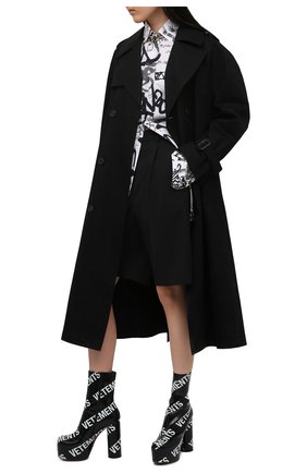 Женские кожаные ботильоны VETEMENTS черно-белого цвета по цене 124500 руб., арт. WE51HE200B 2471 | Фото 2 Женские кожаные ботильоны VETEMENTS черно-белого цвета, арт. WE51HE200B 2471 | Фото 2