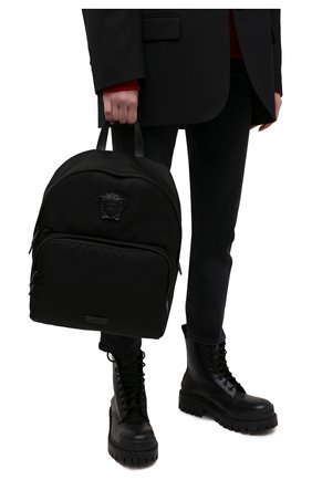 Мужской рюкзак medusa VERSACE черного цвета, арт. DFZ8504/DNY8ME | Фото 2 (Материал: Текстиль; Размер: large; Региональные ограничения белый список (Axapta Mercury): RU; Стили: Классический)