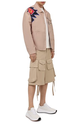 Мужские хлопковые шорты 2 moncler 1952 MONCLER GENIUS бежевого цвета по цене 46950 руб., арт. G1-092-2B703-00-5499M | Фото 2 Мужские хлопковые шорты 2 moncler 1952 MONCLER GENIUS бежевого цвета, арт. G1-092-2B703-00-5499M | Фото 2 (Материал внешний: Хлопок; Длина Шорты М: Ниже колена; Мужское Кросс-КТ: Шорты-одежда; Принт: Без принта; Стили: Гранж; Силуэт М (брюки): Карго; Случай: Повседневный)