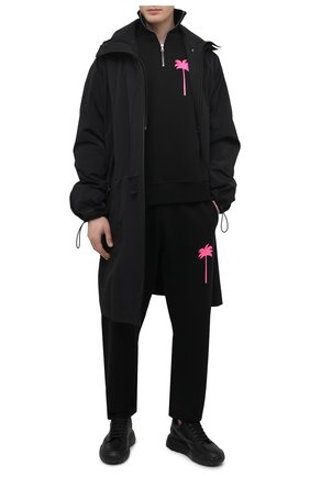 Мужские хлопковые джоггеры PALM ANGELS черного цвета по цене 37400 руб., арт. PMCH011S21FLE0021032 | Фото 2 Мужские хлопковые джоггеры PALM ANGELS черного цвета, арт. PMCH011S21FLE0021032 | Фото 2