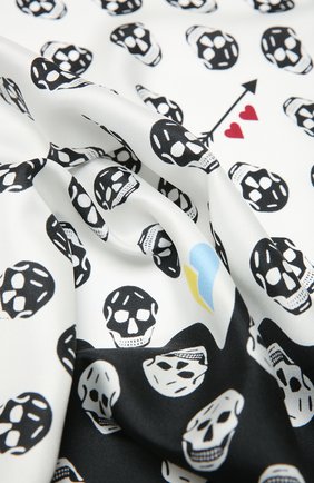 Женский шелковый платок ALEXANDER MCQUEEN черно-белого цвета по цене 20500 руб., арт. 656652/3001Q | Фото 2 Женский шелковый платок ALEXANDER MCQUEEN черно-белого цвета, арт. 656652/3001Q | Фото 2