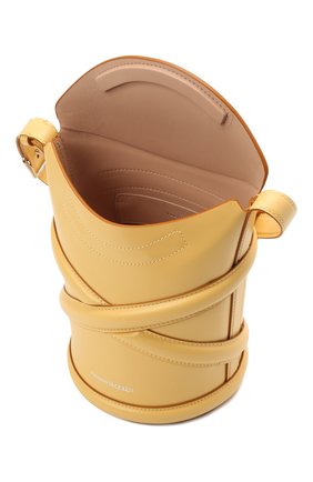 Женская сумка curve ALEXANDER MCQUEEN желтого цвета по цене 103500 руб., арт. 656467/1YB40 | Фото 4 Женская сумка curve ALEXANDER MCQUEEN желтого цвета, арт. 656467/1YB40 | Фото 4 (Сумки-технические: Сумки через плечо; Материал: Натуральная кожа; Размер: mini; Ремень/цепочка: На ремешке)