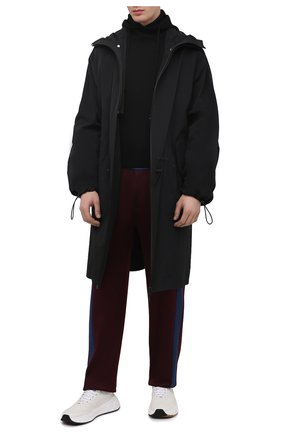 Мужские брюки ALEXANDER MCQUEEN бордового цвета, арт. 648107/QQX52 | Фото 2 (Материал внешний: Вискоза, Хлопок; Длина (брюки, джинсы): Стандартные; Случай: Повседневный; Стили: Кэжуэл)