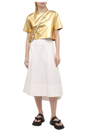 Женская хлопковая футболка VALENTINO золотого цвета по цене 52100 руб., арт. VB3MG11U6A6 | Фото 2 Женская хлопковая футболка VALENTINO золотого цвета, арт. VB3MG11U6A6 | Фото 2
