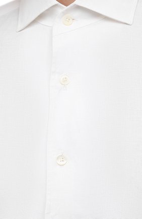 Мужская льняная рубашка CORNELIANI белого цвета, арт. 87P126-1111912/00 | Фото 5 (Манжеты: На пуговицах; Рукава: Длинные; Воротник: Акула; Случай: Повседневный; Длина (для топов): Стандартные; Рубашки М: Slim Fit; Материал внешний: Лен; Принт: Однотонные; Стили: Кэжуэл)