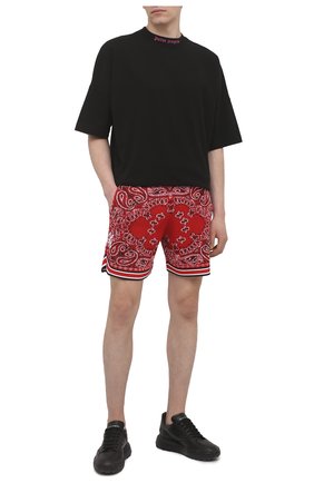 Мужские шорты из хлопка и кашемира AMIRI красного цвета по цене 79950 руб., арт. MKB001-610 | Фото 2 Мужские шорты из хлопка и кашемира AMIRI красного цвета, арт. MKB001-610 | Фото 2
