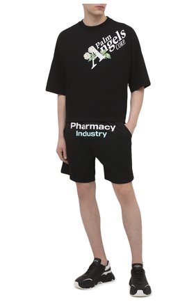 Мужские шорты PHARMACY INDUSTRY черного цвета по цене 15800 руб., арт. PHM230 | Фото 2 Мужские шорты PHARMACY INDUSTRY черного цвета, арт. PHM230 | Фото 2