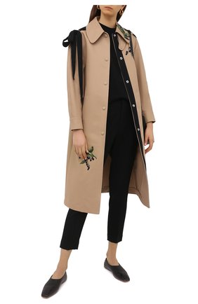 Женский хлопковый плащ REDVALENTINO бежевого цвета по цене 110000 руб., арт. VR3CAC80/5LC | Фото 2 Женский хлопковый плащ REDVALENTINO бежевого цвета, арт. VR3CAC80/5LC | Фото 2