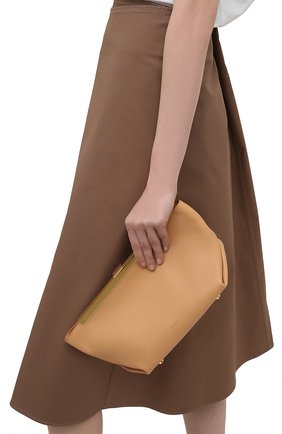 Женский клатч aimee KHAITE бежевого цвета по цене 125500 руб., арт. H4000-712/AIMEE | Фото 2 Женский клатч aimee KHAITE бежевого цвета, арт. H4000-712/AIMEE | Фото 2