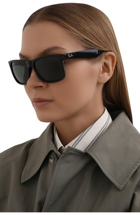 Женские солнцезащитные очки RAY-BAN черного цвета по цене 10100 руб., арт. 4165-601/71 | Фото 2 Женские солнцезащитные очки RAY-BAN черного цвета, арт. 4165-601/71 | Фото 2