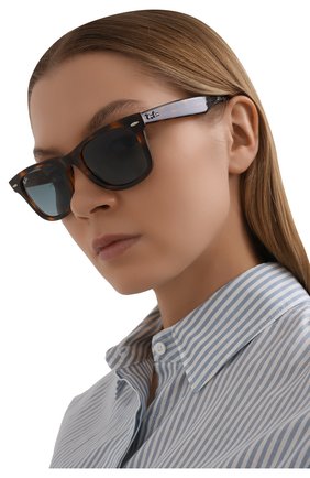 Женские солнцезащитные очки RAY-BAN коричневого цвета по цене 12500 руб., арт. 4340-63973M | Фото 2 Женские солнцезащитные очки RAY-BAN коричневого цвета, арт. 4340-63973M | Фото 2