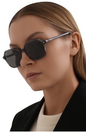 Женские солнцезащитные очки RAY-BAN серого цвета по цене 11700 руб., арт. 2194-1314B1 | Фото 2 Женские солнцезащитные очки RAY-BAN серого цвета, арт. 2194-1314B1 | Фото 2