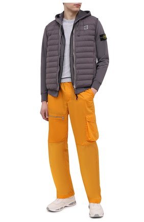 Мужской пуховый жилет STONE ISLAND темно-серого цвета по цене 29950 руб., арт. 7415G0225 | Фото 2 Мужской пуховый жилет STONE ISLAND темно-серого цвета, арт. 7415G0225 | Фото 2