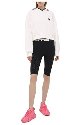 Женские шорты MONCLER черного цвета по цене 31800 руб., арт. G1-093-8H744-10-899A6 | Фото 2 Женские шорты MONCLER черного цвета, арт. G1-093-8H744-10-899A6 | Фото 2 (Материал внешний: Синтетический материал; Стили: Спорт-шик; Женское Кросс-КТ: Шорты-спорт, Шорты-одежда; Длина Ж (юбки, платья, шорты): Мини)