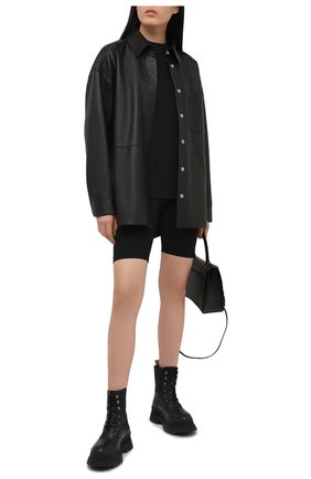 Женские шорты WARDROBE.NYC черного цвета по цене 13900 руб., арт. W2003R02 | Фото 2 Женские шорты WARDROBE.NYC черного цвета, арт. W2003R02 | Фото 2