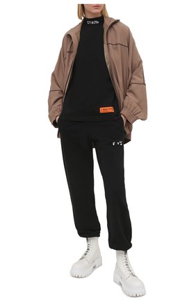 Женская хлопковая футболка HERON PRESTON черного цвета по цене 19800 руб., арт. HWAA021R21JER0011001 | Фото 2 Женская хлопковая футболка HERON PRESTON черного цвета, арт. HWAA021R21JER0011001 | Фото 2