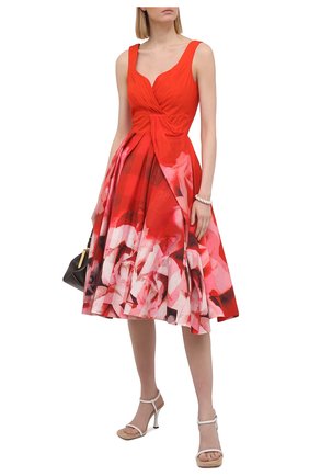 Женское хлопковое платье ALEXANDER MCQUEEN красного цвета по цене 488500 руб., арт. 651668/QCACD | Фото 2 Женское хлопковое платье ALEXANDER MCQUEEN красного цвета, арт. 651668/QCACD | Фото 2 (Женское Кросс-КТ: Платье-одежда, Сарафаны; Длина Ж (юбки, платья, шорты): До колена; Материал внешний: Хлопок; Стили: Романтичный; Случай: Коктейльный; Материал подклада: Хлопок; Региональные ограничения белый список (Axapta Mercury): RU; Рукава: На бретелях)