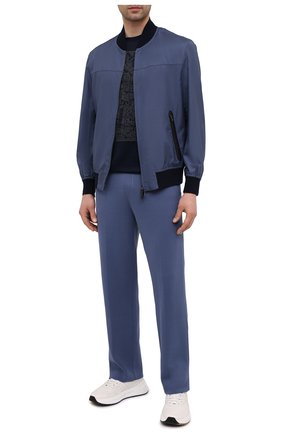 Мужские брюки из шелка и хлопка BRIONI синего цвета, арт. UMGL0L/P0K22 | Фото 2 (Длина (брюки, джинсы): Стандартные; Материал внешний: Шелк, Хлопок; Случай: Повседневный; Мужское Кросс-КТ: Брюки-трикотаж; Стили: Спорт-шик; Региональные ограничения белый список (Axapta Mercury): RU)