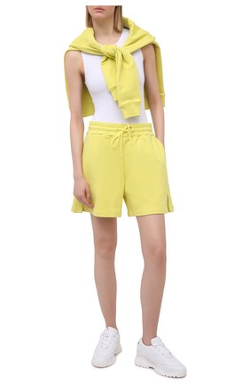 Женские хлопковые шорты MSGM желтого цвета по цене 15600 руб., арт. 3041MDB60 217299 | Фото 2 Женские хлопковые шорты MSGM желтого цвета, арт. 3041MDB60 217299 | Фото 2