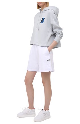Женские хлопковые шорты MSGM белого цвета по цене 15600 руб., арт. 3041MDB60 217299 | Фото 2 Женские хлопковые шорты MSGM белого цвета, арт. 3041MDB60 217299 | Фото 2