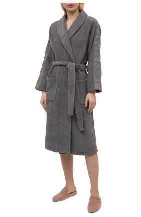 Женский хлопковый халат CALVIN KLEIN серого цвета по цене 15450 руб., арт. EW1159E | Фото 2 Женский хлопковый халат CALVIN KLEIN серого цвета, арт. EW1159E | Фото 2