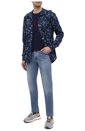 Мужские джинсы KITON голубого цвета по цене 84500 руб., арт. UPNJS/J07T22 | Фото 2 Мужские джинсы KITON голубого цвета, арт. UPNJS/J07T22 | Фото 2 (Стили: Кэжуэл; Длина (брюки, джинсы): Стандартные; Материал внешний: Хлопок, Деним; Силуэт М (брюки): Прямые; Детали: Потертости; Кросс-КТ: Деним; Региональные ограничения белый список (Axapta Mercury): RU)