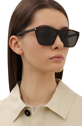 Женские солнцезащитные очки SAINT LAURENT коричневого цвета по цене 32100 руб., арт. SL 431 SLIM 002 | Фото 2 Женские солнцезащитные очки SAINT LAURENT коричневого цвета, арт. SL 431 SLIM 002 | Фото 2