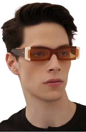 Женские солнцезащитные очки JACQUEMUS оранжевого цвета по цене 0 руб., арт. LES LUNETTES 97 SHADE 0F 0RANGE | Фото 3 Женские солнцезащитные очки JACQUEMUS оранжевого цвета, арт. LES LUNETTES 97 SHADE 0F 0RANGE | Фото 3 (Кросс-КТ: С/з-унисекс; Региональные ограничения белый список (Axapta Mercury): RU; Тип очков: С/з; Оптика Гендер: оптика-унисекс; Очки форма: Узкие)