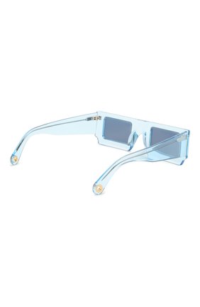 Женские солнцезащитные очки JACQUEMUS голубого цвета по цене 0 руб., арт. LES LUNETTES S0LEIL SHADE 0F BLUE | Фото 5 Женские солнцезащитные очки JACQUEMUS голубого цвета, арт. LES LUNETTES S0LEIL SHADE 0F BLUE | Фото 5 (Кросс-КТ: С/з-унисекс; Региональные ограничения белый список (Axapta Mercury): RU; Тип очков: С/з; Оптика Гендер: оптика-унисекс; Очки форма: Прямоугольные)