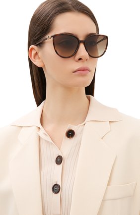Женские солнцезащитные очки FENDI коричневого цвета, арт. 0459 086 | Фото 2 (Тип очков: С/з; Региональные ограничения белый список (Axapta Mercury): RU; Очки форма: Cat-eye; Оптика Гендер: оптика-женское)