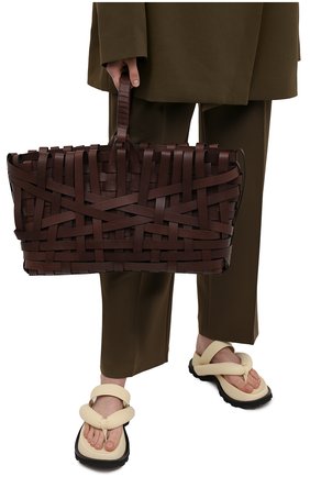 Женский сумка woven large JIL SANDER темно-коричневого цвета по цене 261500 руб., арт. JSPS851523-WSB00079 | Фото 2 Женский сумка woven large JIL SANDER темно-коричневого цвета, арт. JSPS851523-WSB00079 | Фото 2 (Материал: Натуральная кожа; Ошибки технического описания: Нет ширины; Размер: large; Сумки-технические: Сумки-шопперы)
