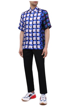 Мужская рубашка из вискозы DRIES VAN NOTEN синего цвета по цене 57600 руб., арт. 211-20739-2069 | Фото 2 Мужская рубашка из вискозы DRIES VAN NOTEN синего цвета, арт. 211-20739-2069 | Фото 2 (Случай: Повседневный; Принт: Клетка; Стили: Ретро; Рукава: Короткие; Материал внешний: Вискоза; Длина (для топов): Стандартные; Воротник: Кент)