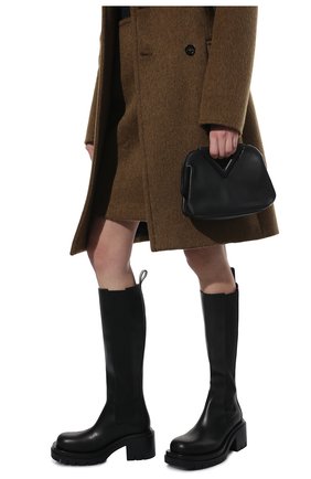 Женская сумка point small BOTTEGA VENETA черного цвета по цене 215000 руб., арт. 658476/VCP40 | Фото 6 Женская сумка point small BOTTEGA VENETA черного цвета, арт. 658476/VCP40 | Фото 6 (Сумки-технические: Сумки top-handle; Материал: Натуральная кожа; Региональные ограничения белый список (Axapta Mercury): RU; Ремень/цепочка: На ремешке; Размер: small)