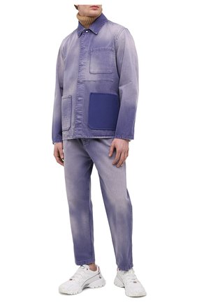 Мужская джинсовая куртка VALENTINO фиолетового цвета, арт. VV3DC01R76A | Фото 2 (Рукава: Длинные; Материал внешний: Хлопок, Деним; Длина (верхняя одежда): Короткие; Кросс-КТ: Деним, Куртка; Стили: Романтичный; Региональные ограничения белый список (Axapta Mercury): RU)